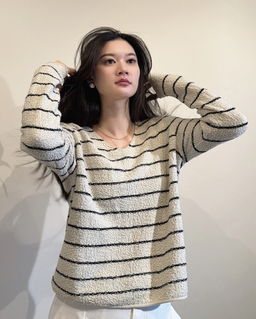 橫條紋長袖打底衣，極簡慵懶感